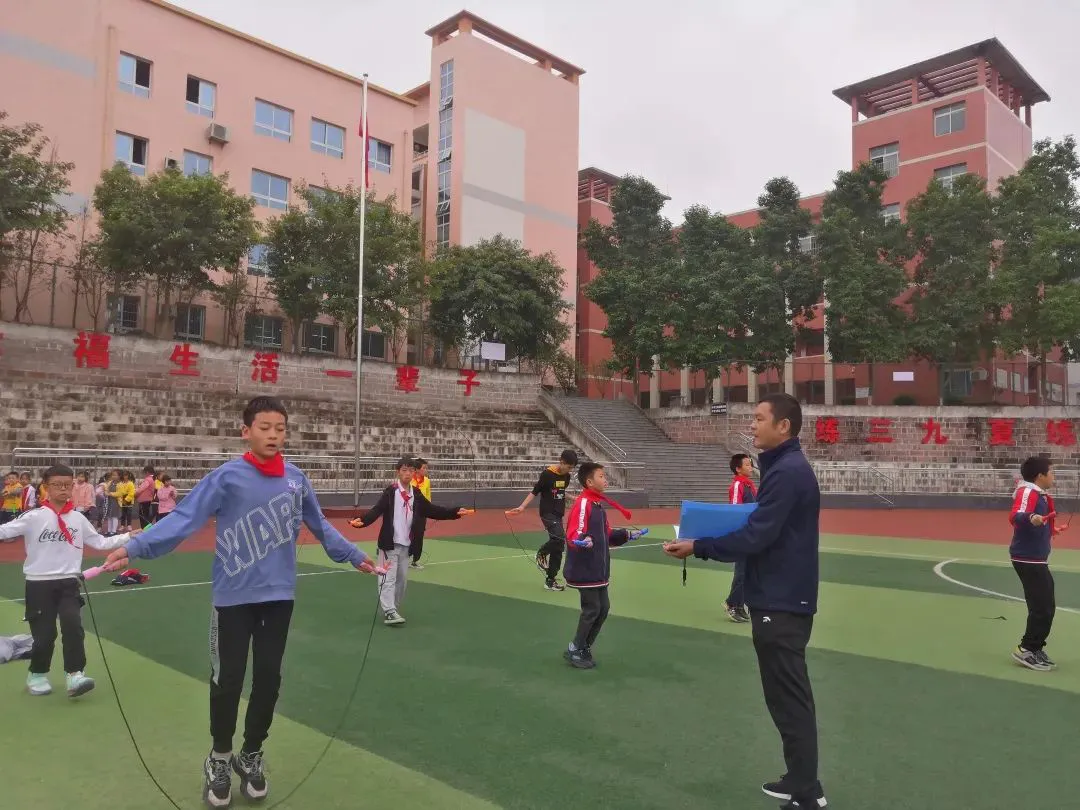 如何通过参加杯赛提升篮球训练效果_1